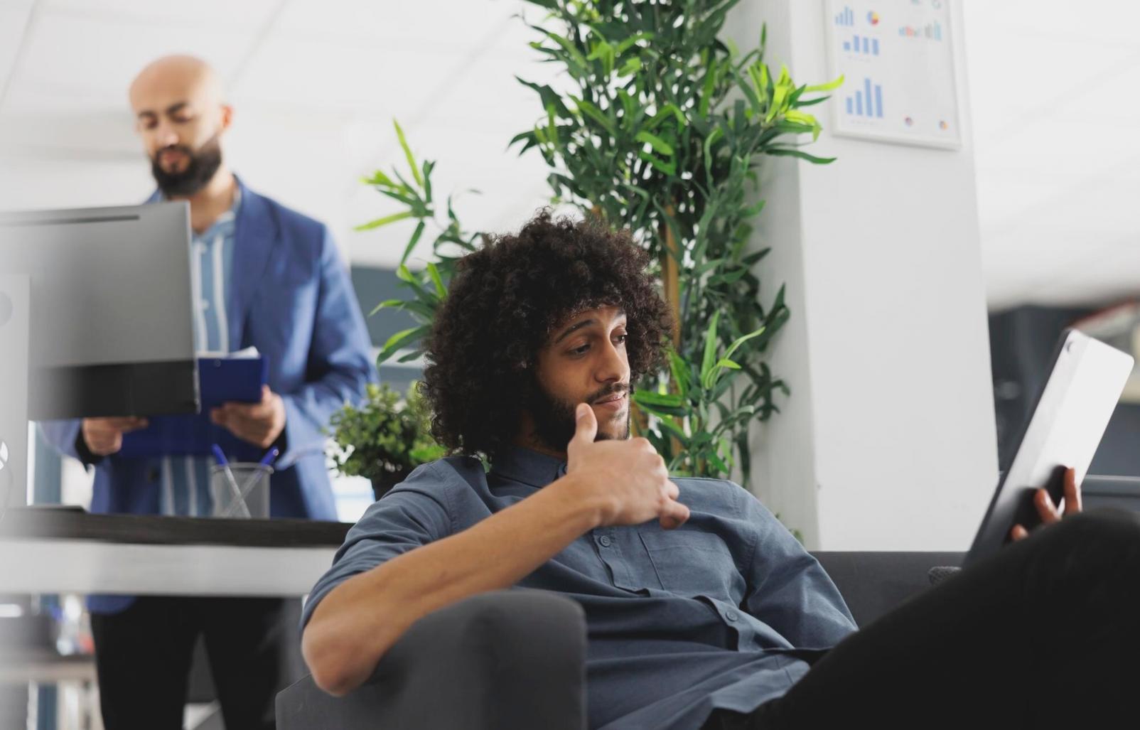 Client consultation focused on personalized emergency fund development